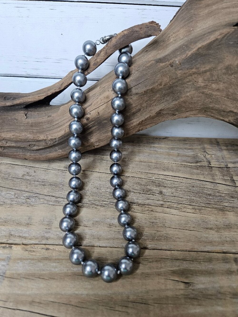 Dark gray /silver Shell Pearl Necklace